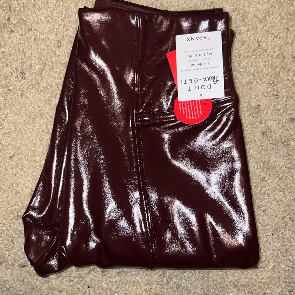 Faux patent leather leggings - Picture 4 of 4